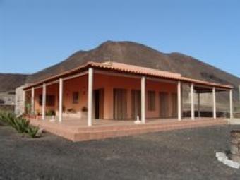  HOuse For sale.. Dentist calhau Mindelo